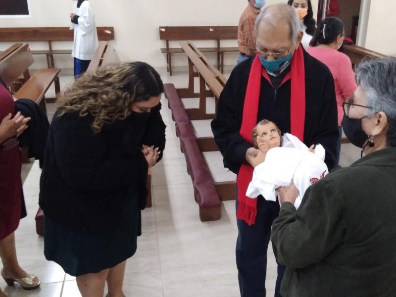 Realizan acto de adoración al Niño Jesús