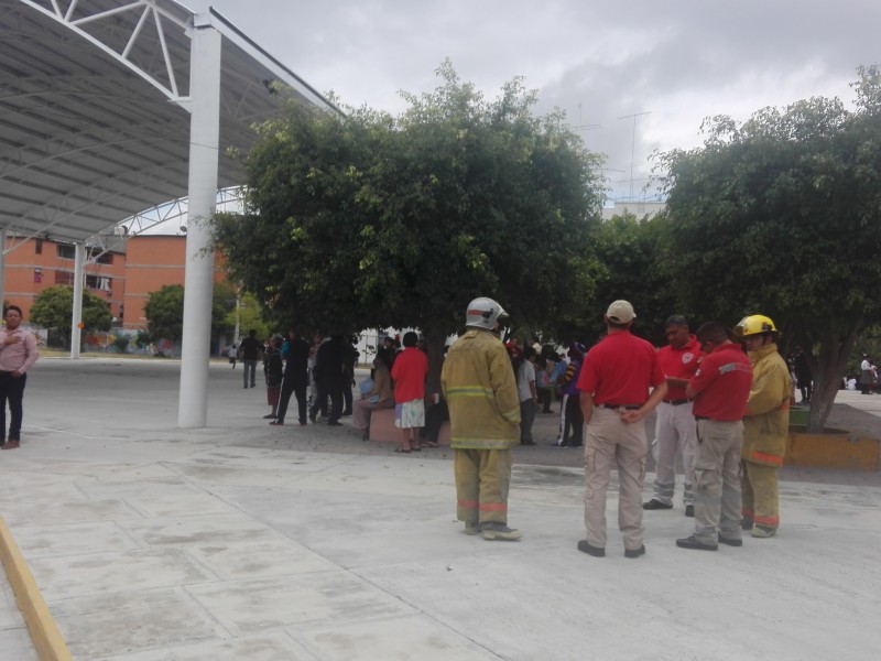 Realizan amenaza de bomba en evento de presidenta