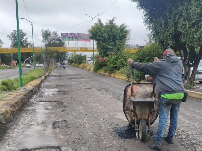 Realizan bacheo en Morelia