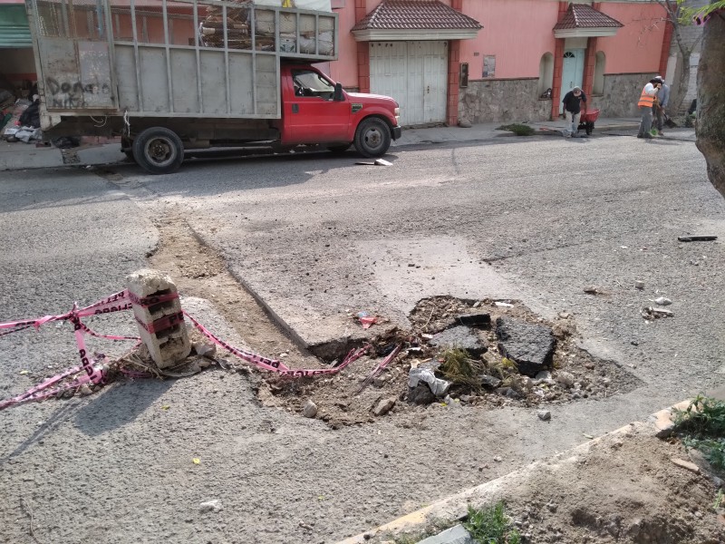 Realizan bacheo sobre Camino Viejo a San Diego