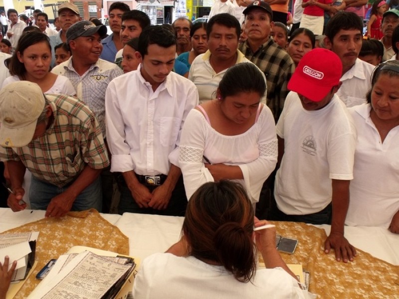 Realizan boda colectiva en Salto de Agua