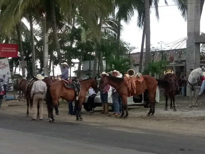 Realizan cabalgata de la identidad huasteca