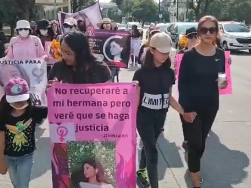 Realizan caminata luctuosa para recordar a víctimas de feminicidio