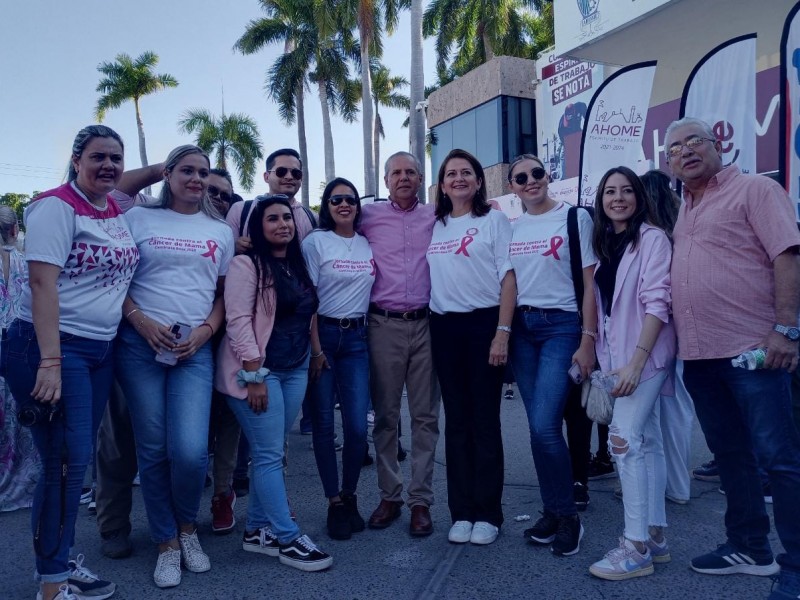 Realizan ''Caminata Rosa'' para concientizar lucha contra cáncer de mama
