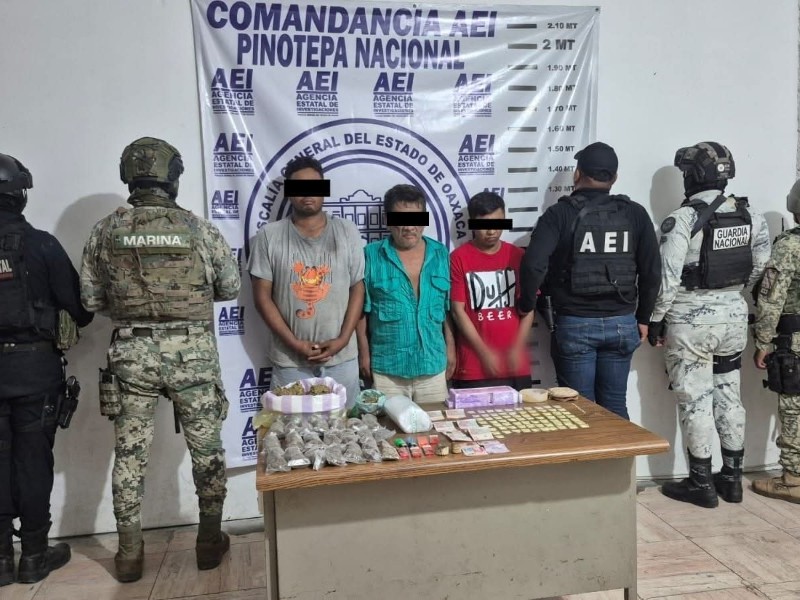 Realizan cateos en Pinotepa Nacional: detienen a tres, aseguran drogas