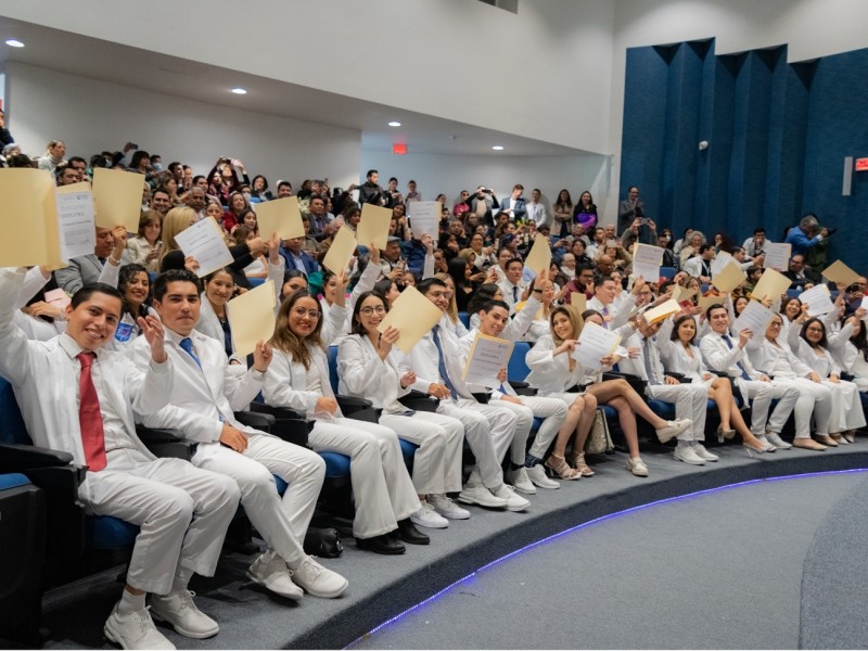 Realizan ceremonia con médicos pregeado en el Hospital General