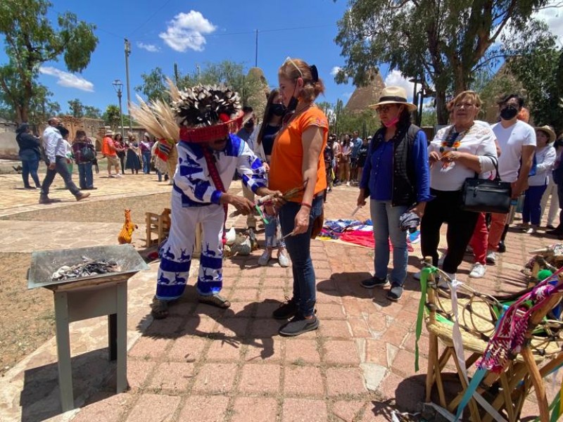 Realizan ceremonia Wixarica en conos de Santa Mónica