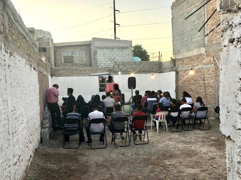 Realizan ceremonias religiosas sin cubrebocas ni sana distancia en Torreón