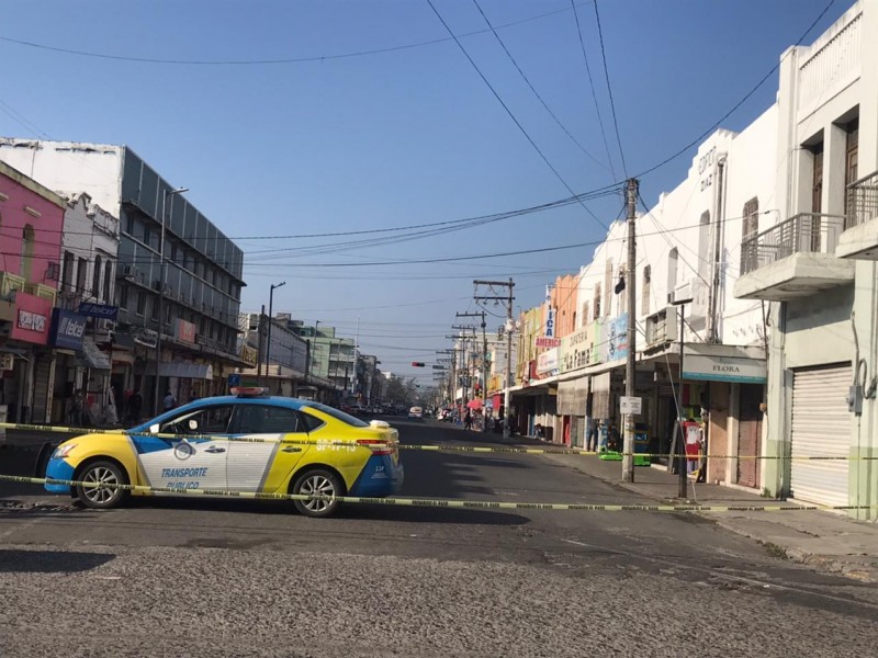 Realizan cierres viales en zona de mercados de Veracruz