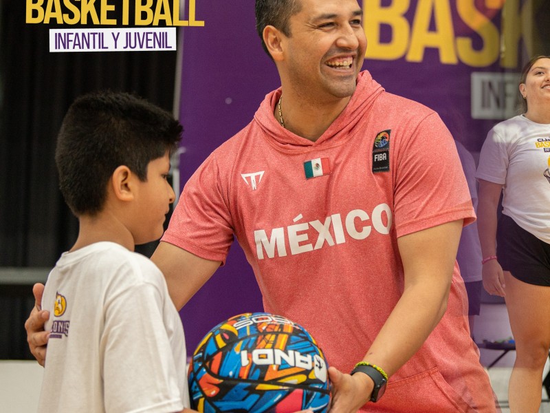 Realizan clínica de baloncesto en Xalapa