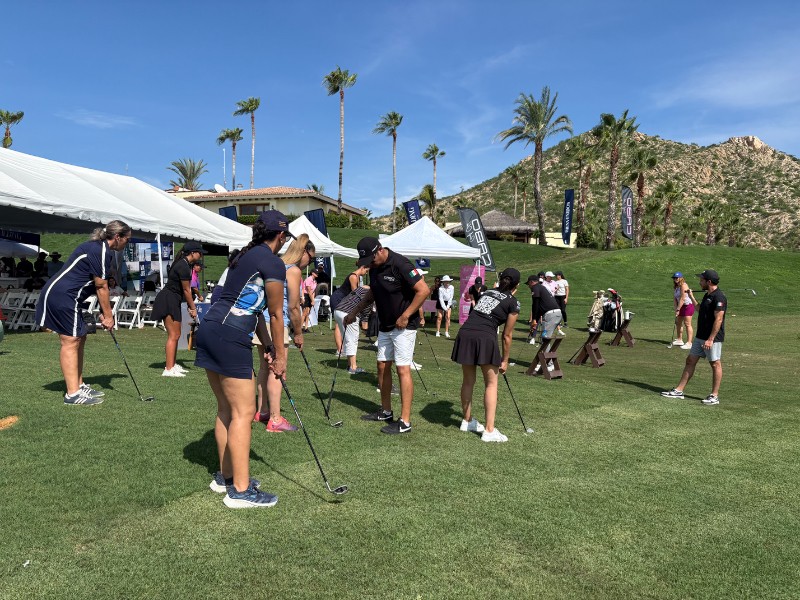 Realizan clínicas de golf gratuitas para mujeres en Los Cabos