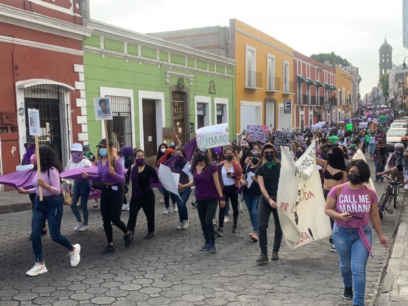 Realizan colectivos feministas manifestación por Día de la Mujer