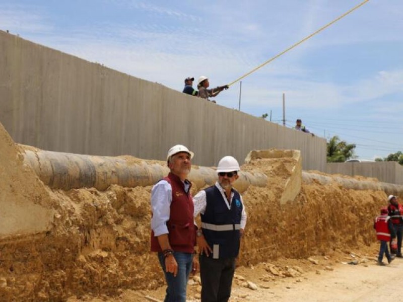 Realizan colocación de trabe en doble paso a desnivel