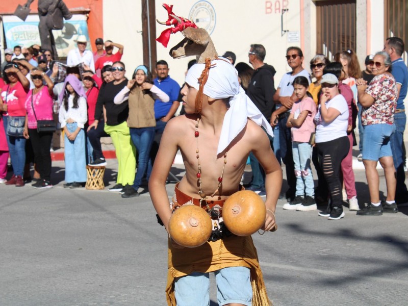 Realizan colorido, ordenado y participativo desfile revolucionario