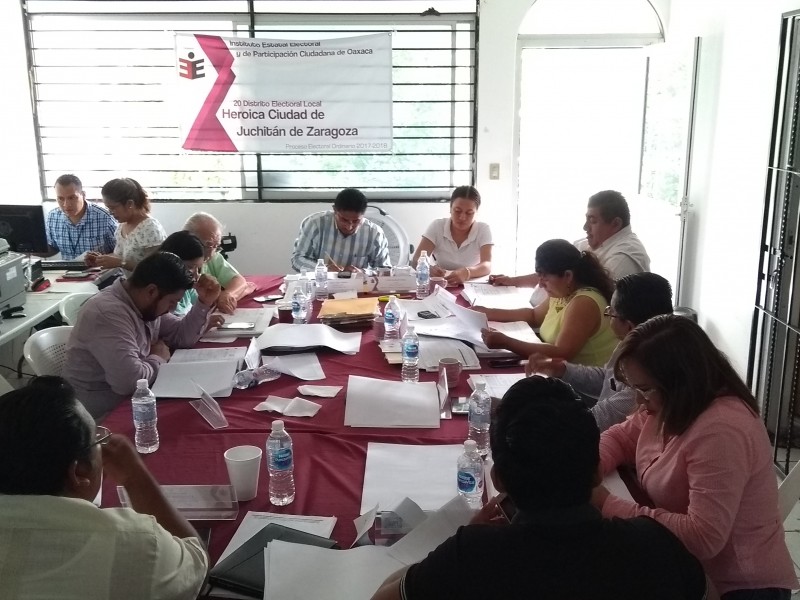 Realizan cómputo de actas en el Distrito 20