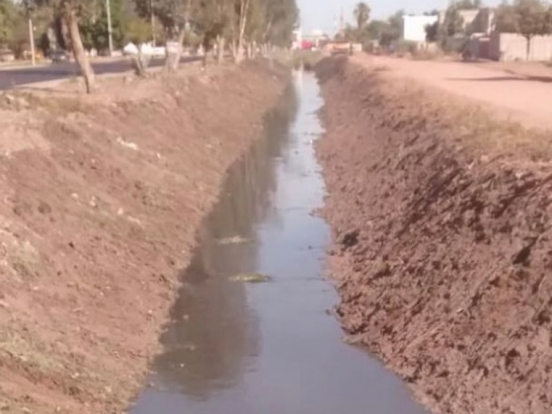 Realizan conservación de drenes previo a lluvias