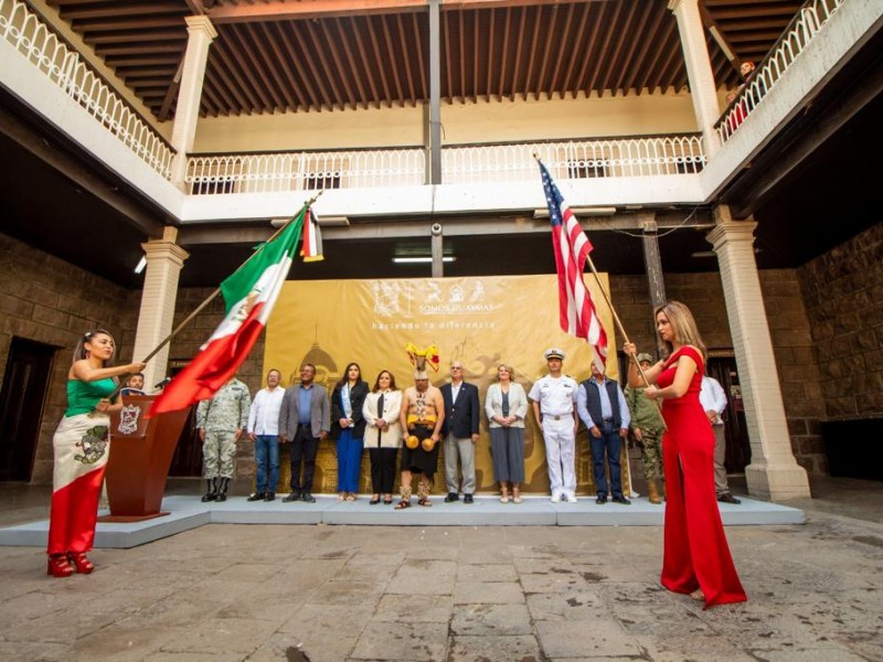 Realizan cruce de banderas entre México y EUA