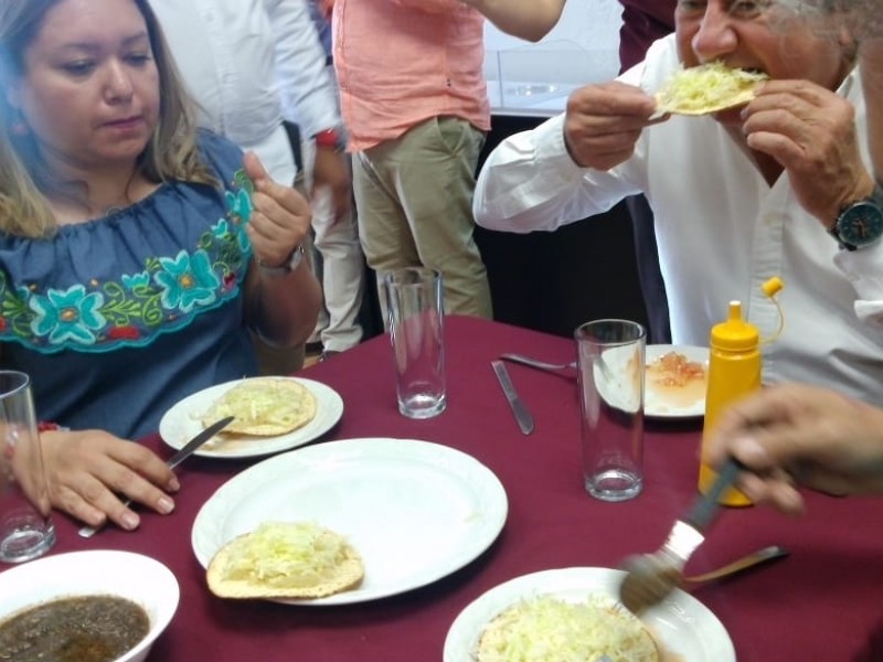 Realizan degustación de platillos con aguamala