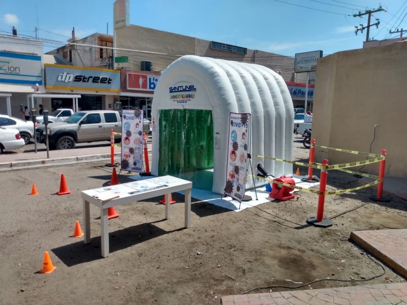 Realizan demostración del túnel sanitizante en el Mercado Municipal