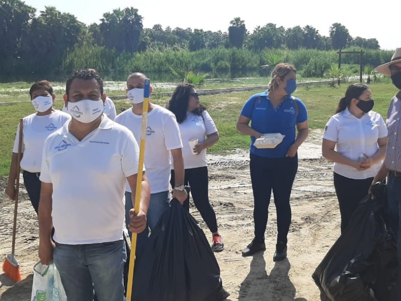 Realizan dependencias municipales jornada de limpieza en estero Josefino