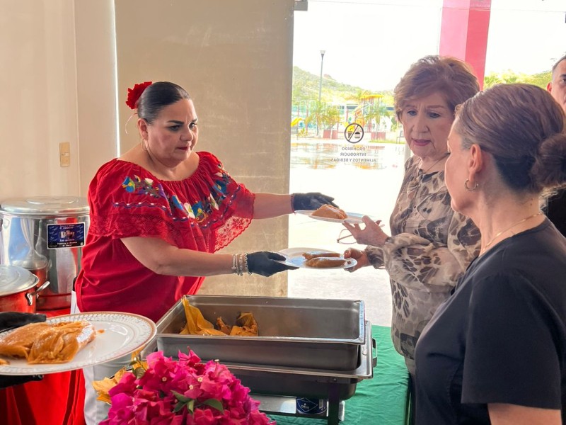 Realizan desayuno con causa social
