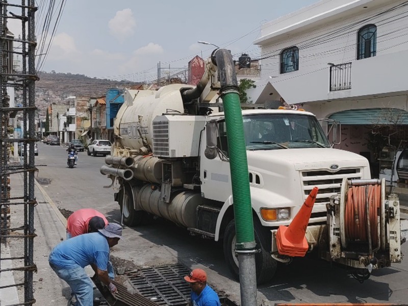 Realizan desazolve de drenaje en Sahuayo