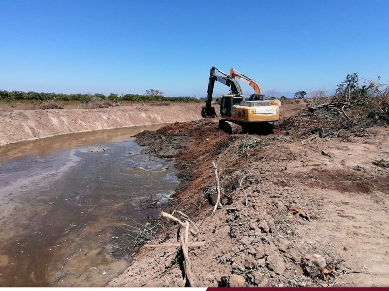 Realizan desazolve de río al norte del estado