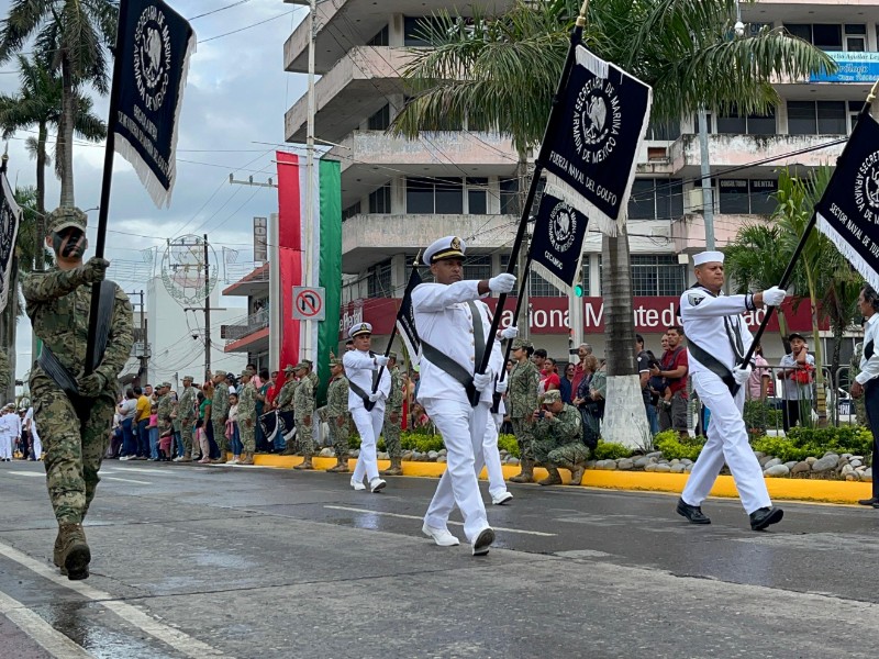 Realizan desfile cívico-militar por la Independencia en Tuxpan
