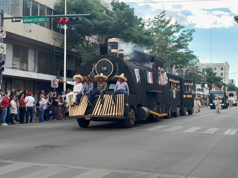 Realizan desfile conmemorativo de la revolución Mexicana en Culiacán