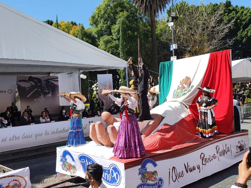 Realizan desfile conmemorativo de la Revolución Mexicana en Puebla