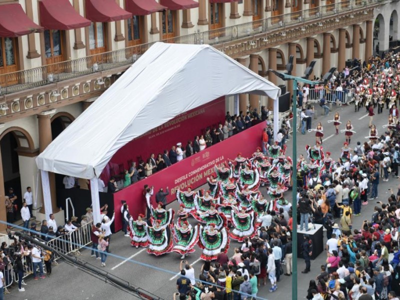 Realizan desfile conmemorativo de la Revolución Mexicana en Xalapa