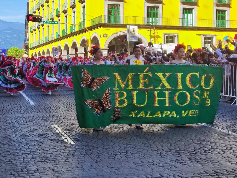 Realizan desfile conmemorativo de la Revolución Mexicana en Xalapa
