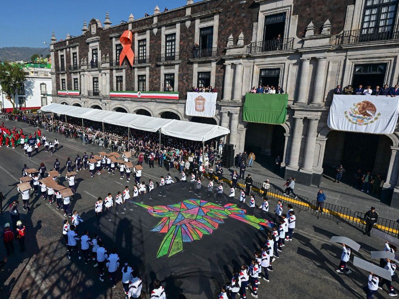 Realizan desfile conmemorativo por la Revolución Mexicana en Toluca