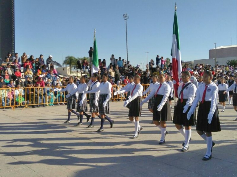 Realizan desfile de la Revolución Mexicana en Torreón