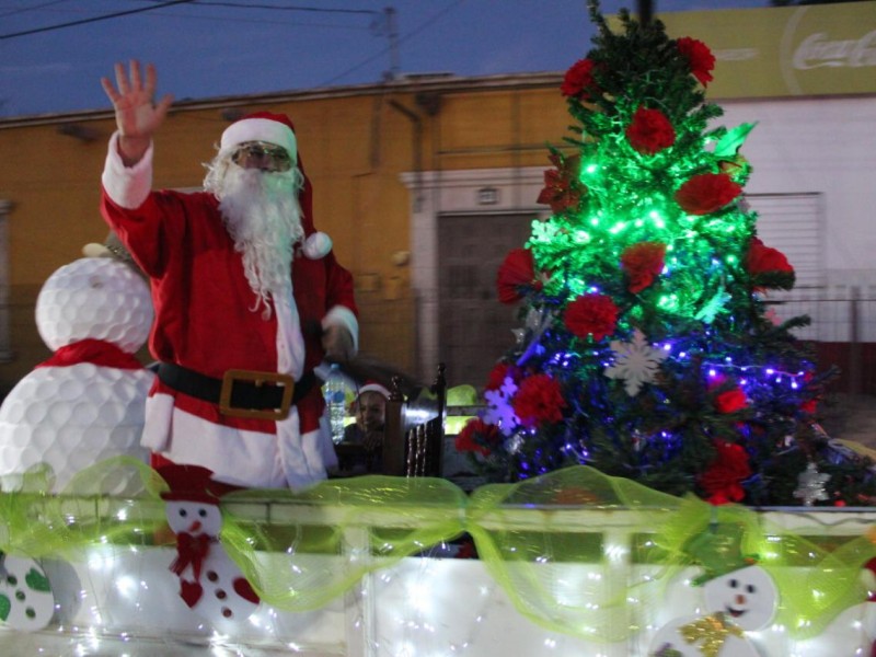 Realizan Desfile Navideño 2020 en Álamos