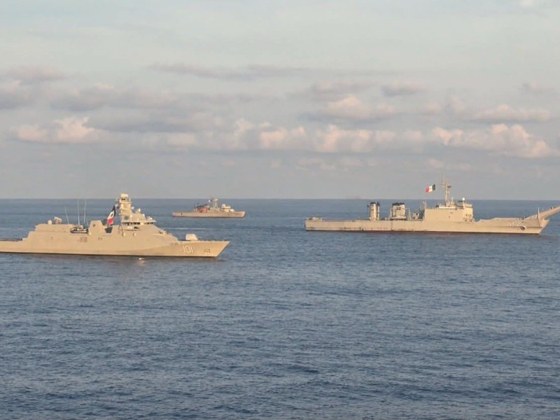 Realizan ejercicios militares en costas de Manzanillo