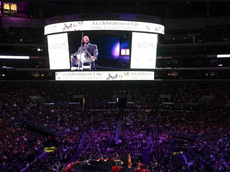 Realizan emotivo homenaje a Kobe Bryant y su hija