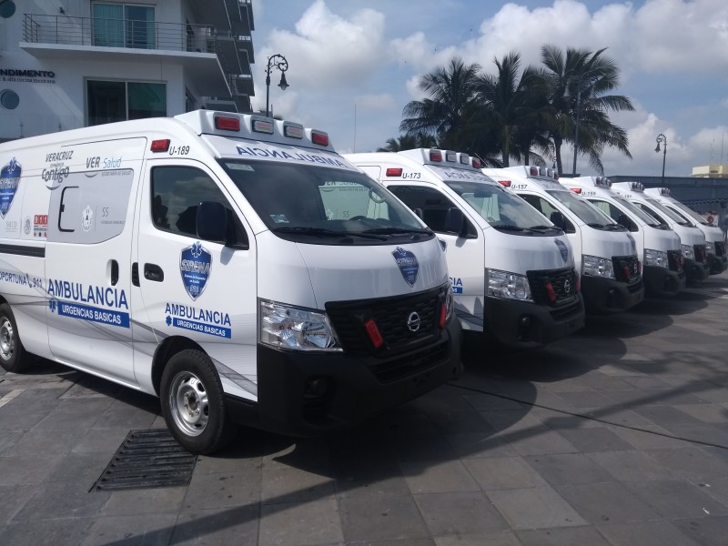 Realizan entrega de 100 ambulancias en Veracruz