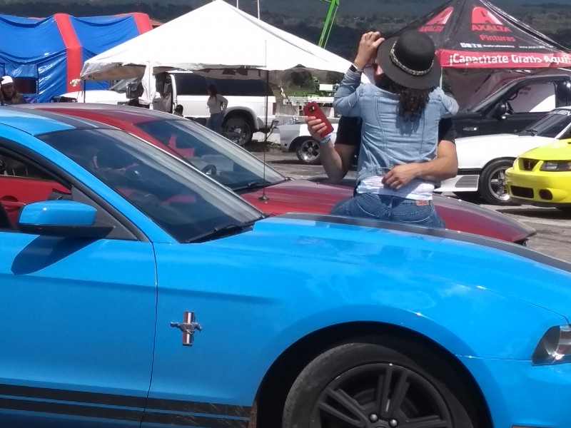 Realizan exhibición de Mustang en Autódromo del Águila