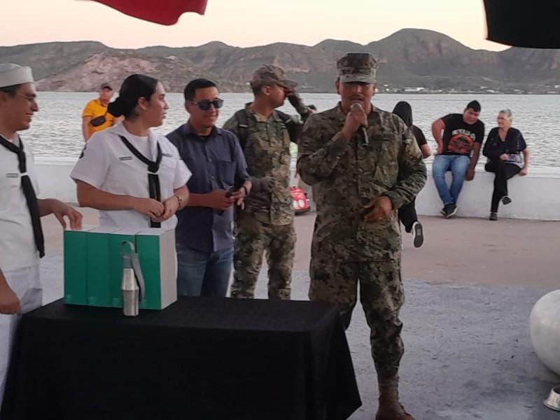 Realizan Expo-Semar en malecón de Guaymas por 204 Aniversario
