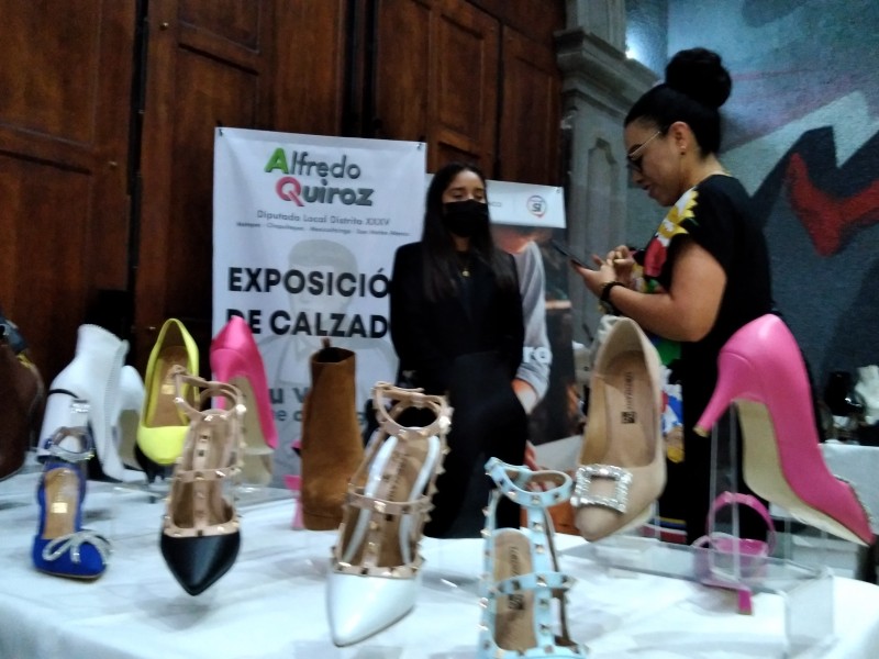 Realizan expo zapatos en la Cámara de Diputados