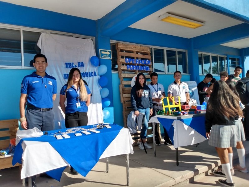 Realizan exposiciones de carreras tècnicas