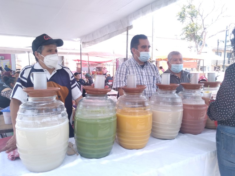 Realizan feria del pulque en San Felipe Tlalmimilolpan
