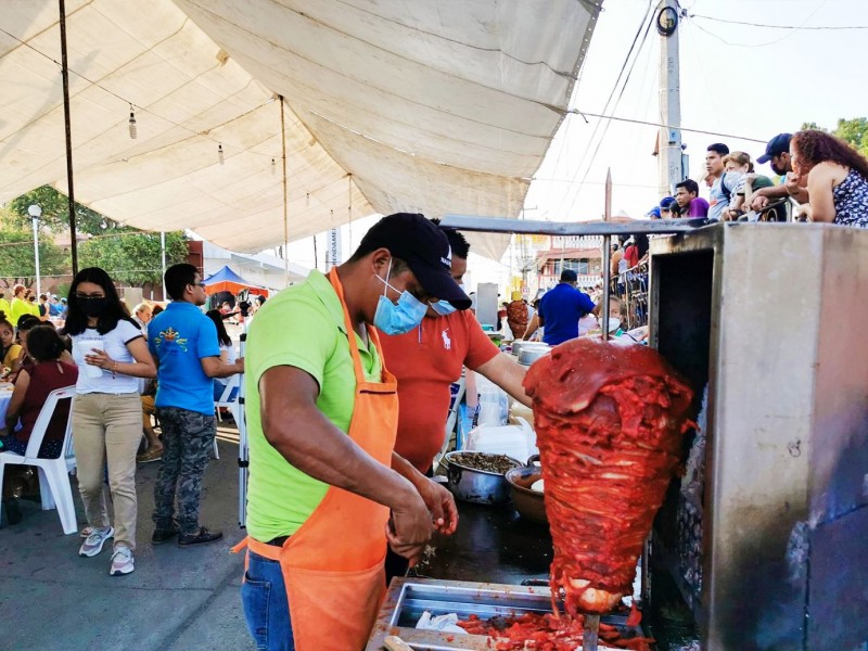 Realizan Feria del Taco en Naranjos