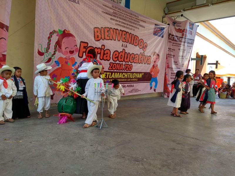 Realizan feria educativa para preservar culturas originarias