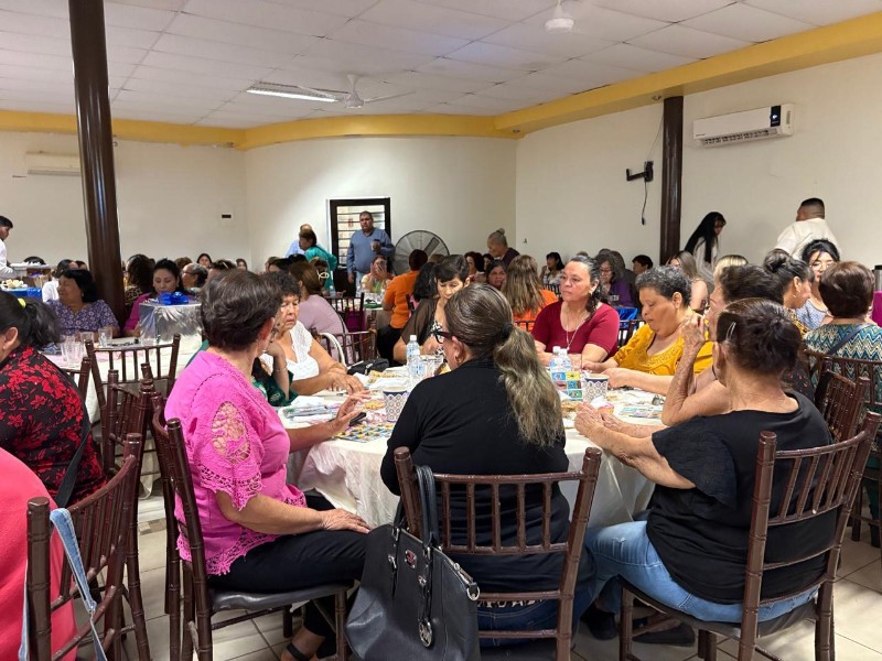 Realizan festejo de las madres en Empalme