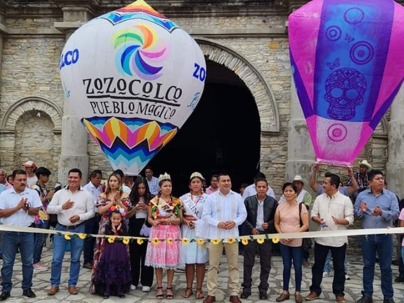 Realizan Festival de Globos de Papel de China en Zozocolco