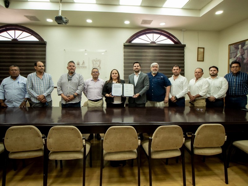 Realizan firma de convenio entre Ayuntamiento y CMIC por obras
