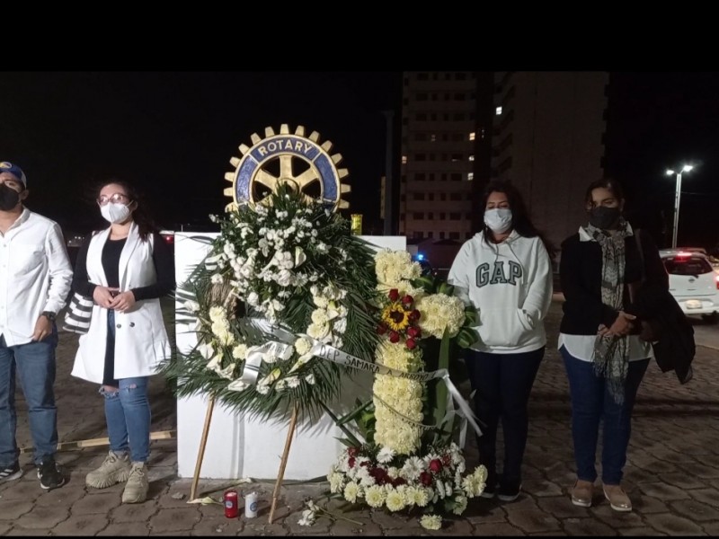 Realizan guardia de honor en memoria de nutrióloga Samara Arroyo