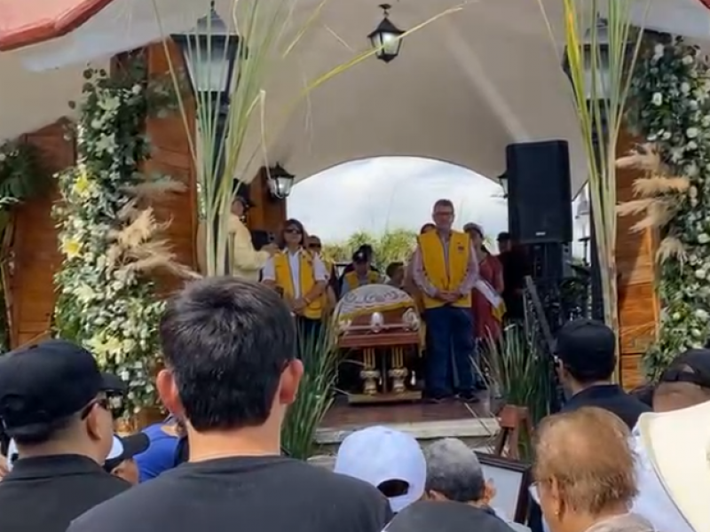 Realizan homenaje póstumo al alcalde con licencia de Pihuamo